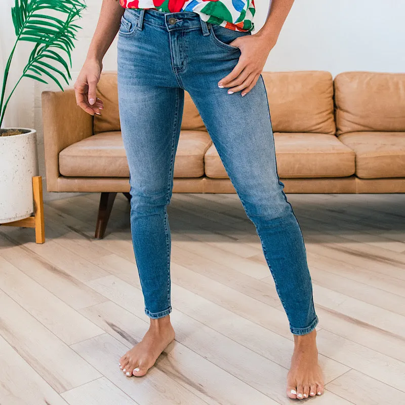 Sure! Here’s an optimized title for the product:

“KanCan Women’s Carmine Fitted Cigarette Jeans - Stylish Slim Fit, High Rise, Comfortable Stretch Denim”

This title incorporates relevant modifiers to enhance searchability and appeal.