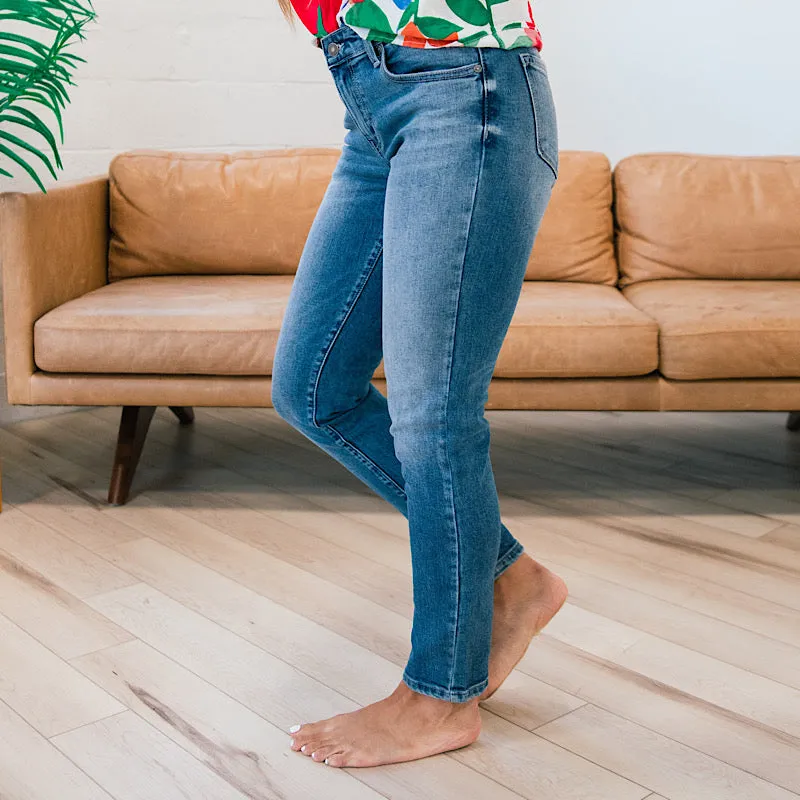 Sure! Here’s an optimized title for the product:

“KanCan Women’s Carmine Fitted Cigarette Jeans - Stylish Slim Fit, High Rise, Comfortable Stretch Denim”

This title incorporates relevant modifiers to enhance searchability and appeal.