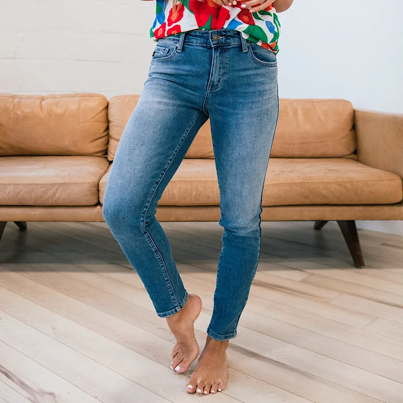 Sure! Here’s an optimized title for the product:

“KanCan Women’s Carmine Fitted Cigarette Jeans - Stylish Slim Fit, High Rise, Comfortable Stretch Denim”

This title incorporates relevant modifiers to enhance searchability and appeal.